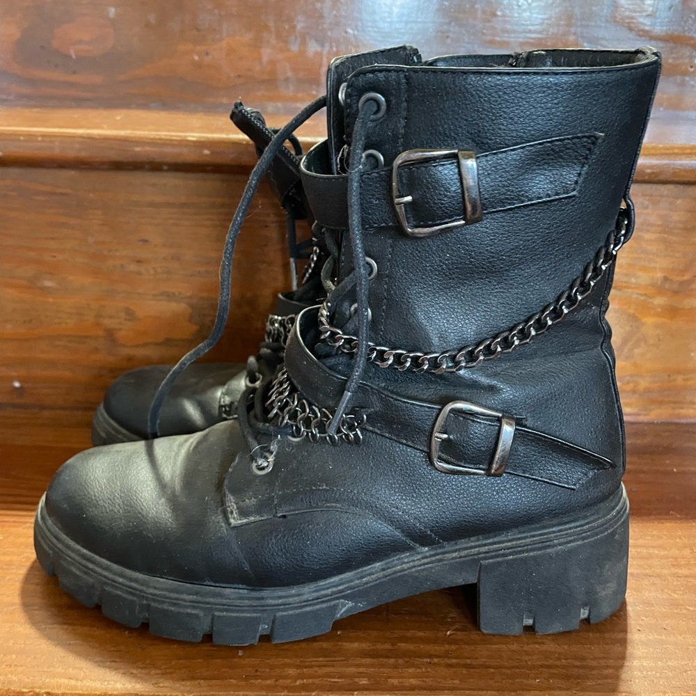 Combat boots with chains